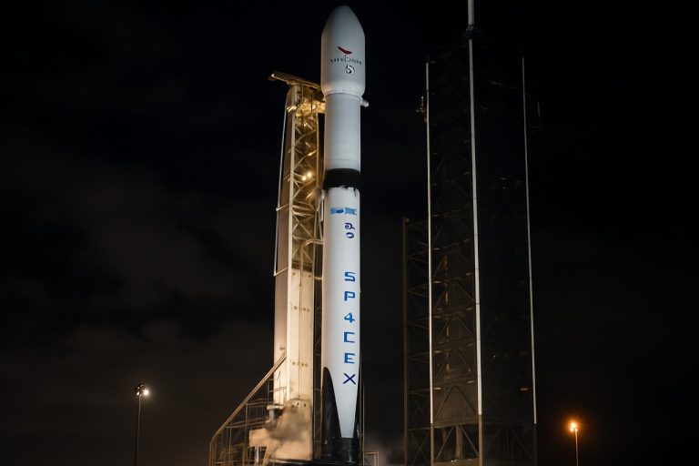 SpaceX 猎鹰 9号准备进行激动人心的深夜发射，与SiriusXM SXM-10: 你会看到发射吗？
